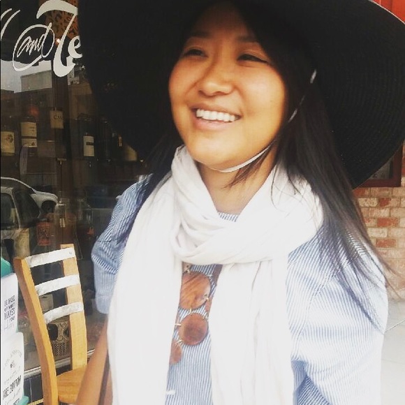 Yo hello! Come shop my stuff. - Picture 3 of 3